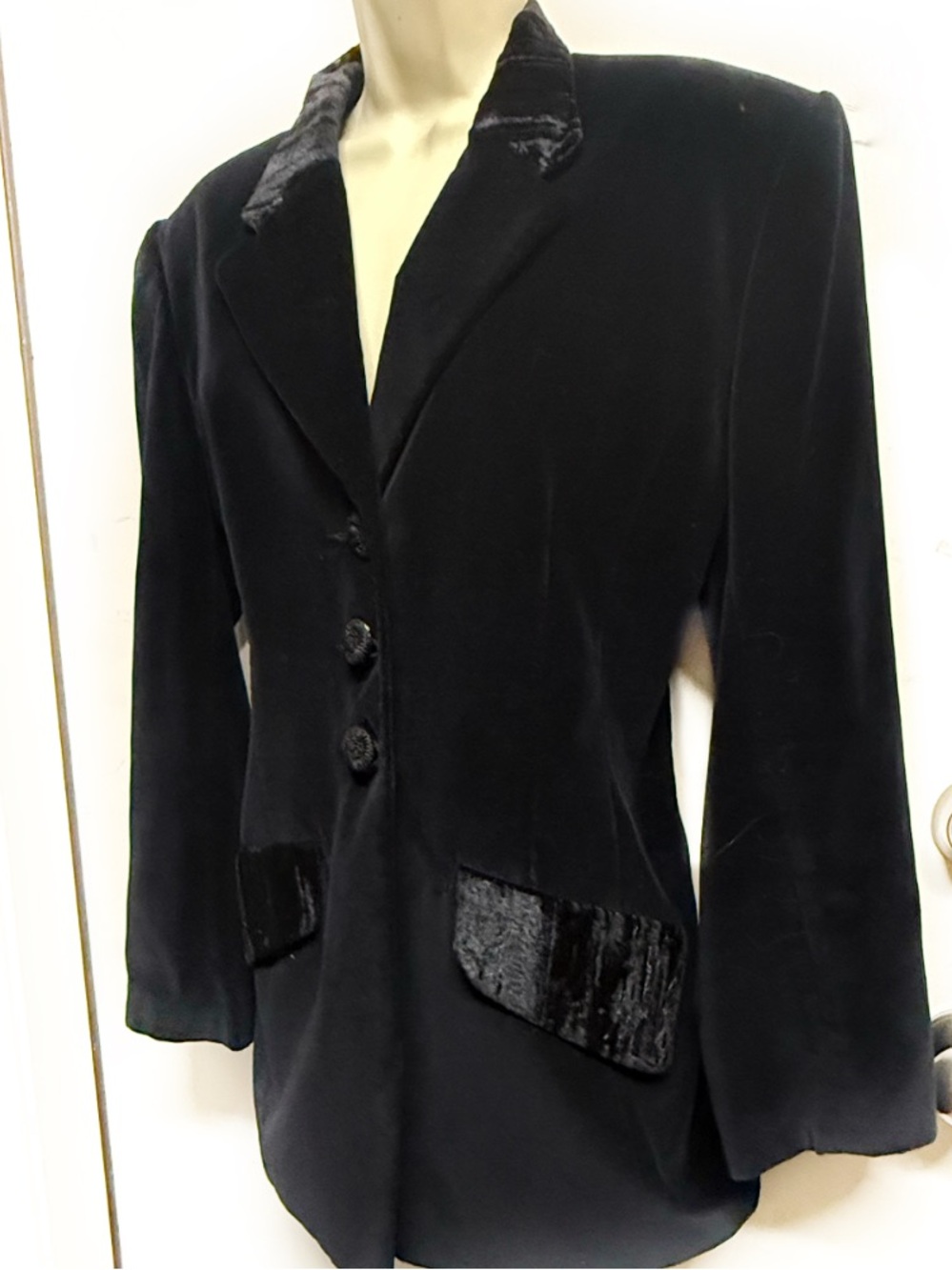 Vintage CHAUS Black Velvet Blazer Jacket L 10
